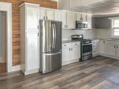 310 W Locust St, Johnson City, TN 37604 - photo 6