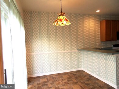 201 N Silver Fox Dr unit 472, Glen Mills, PA 19342 - photo 4