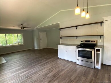 915 Wood St, Statesville, NC 28677 - photo 3