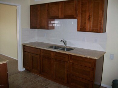 10907 N Connecticut Kitchen 5