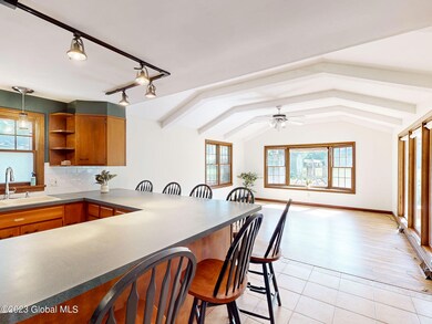 EAT-IN KITCHEN-2