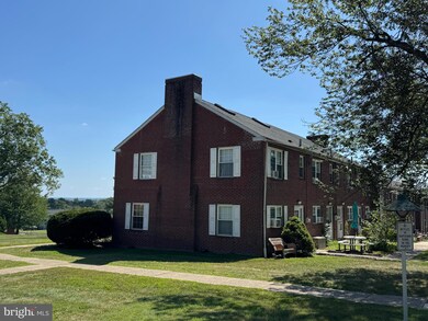 200 Maplewood Dr unit D1, Pottstown, PA 19464 - photo 3