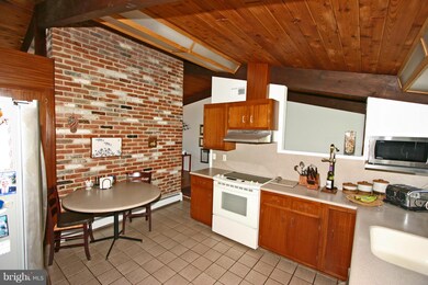 7531 Leric Ln, Alexandria, VA 22306 - photo 3