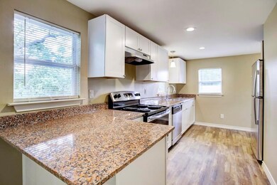 123 1/2 E 32nd St unit 1, Houston, TX 77018 - photo 2