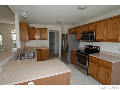 9035 Torrence Crossing Dr, Huntersville, NC 28078 - photo 3