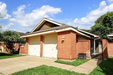 16118 Manor Point Dr, Houston, TX 77095 - photo 2