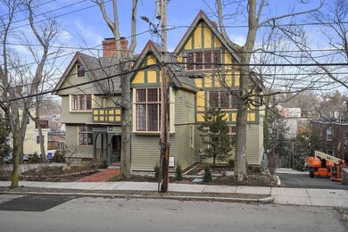 165 Winthrop Rd unit B (No Fee), Brookline, MA 02445 - photo 4