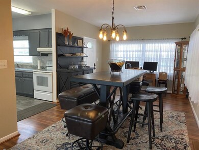 Dining/kitchen