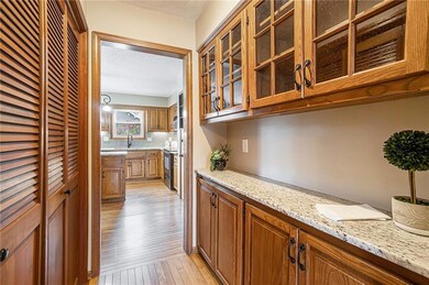 9325 Twilight Ln, Lenexa, KS 66219 - photo 5