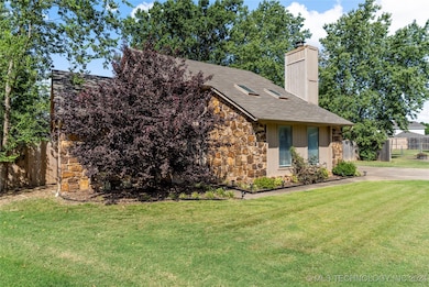 Great sized front lawn with illuminated walkway &