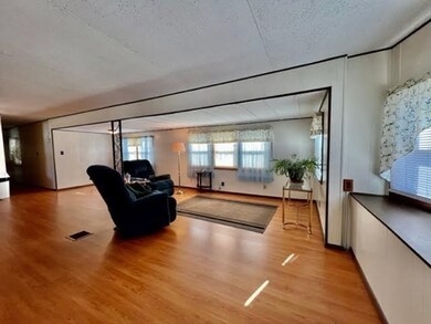 10 Saint James Cir, Hudson, MA 01749 - photo 4