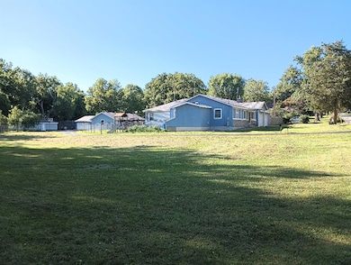 1712 S Hands St, Independence, MO 64055 - photo 3