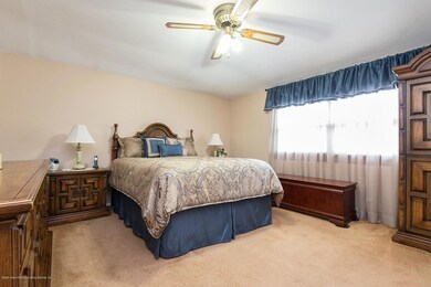 Master Bedroom w/ wall-wall closets