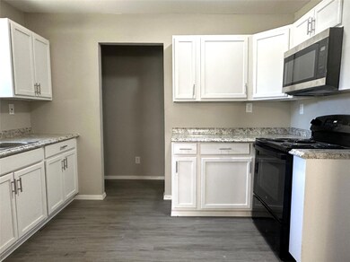 1217 N Hurt St, Sherman, TX 75090 - photo 6