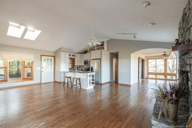 Living Room (No Staging)
