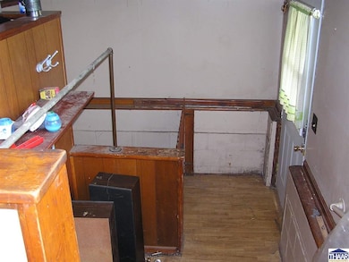 203 E Curtis St unit 108 Logan Street, Cayuga, IN 47928 - photo 7