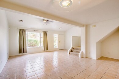 Living Room/Entry