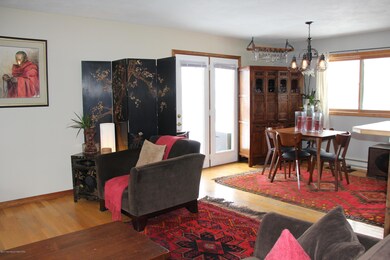 4 Living Dining