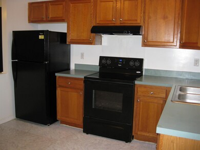 Another view of the nice kitchen and newer appliances!