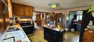 910 W Brady Rd, Chesaning, MI 48616 - photo 7