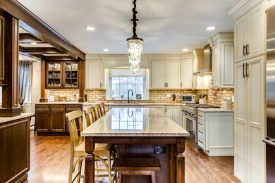 891 S Bryan St, Elmhurst, IL 60126 - photo 3