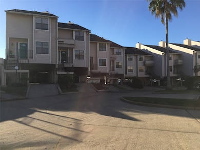 3663 Nasa Pkwy unit 603, Seabrook, TX 77586 - photo 2