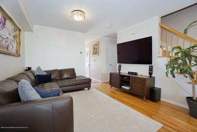 (4) DINING ROOM