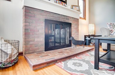 502 Crestview Rd - Fireplace