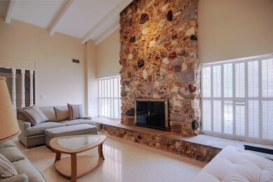FORMAL LIVING