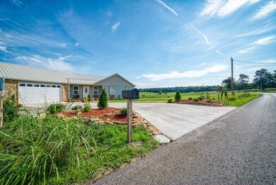 212 Pollard Rd, Walling, TN 38587 - photo 5