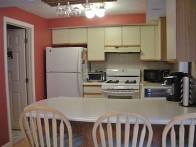 16 Adams Ave, MerriMacK, NH 03054 - photo 4