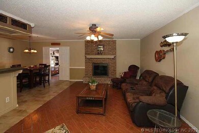 Living area - beautiful flooring!!! Neutral colors