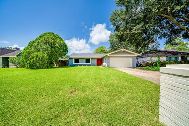 16930 Hibiscus Ln, Friendswood, TX 77546 - photo 2
