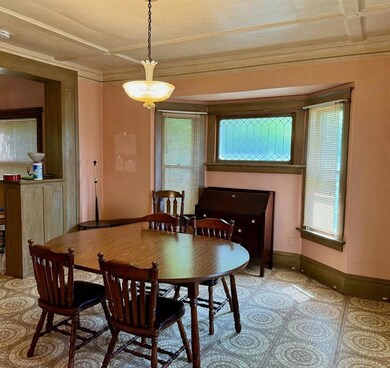 1611 5th Ave SE, Cedar Rapids, IA 52403 - photo 2