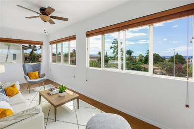 Enclosed sun room. *Virtually staged