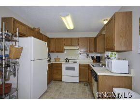 EFFICIENT THREE POINT KITCHEN