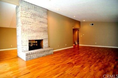 219 Wellesley Ln, Costa Mesa, CA 92626 - photo 5