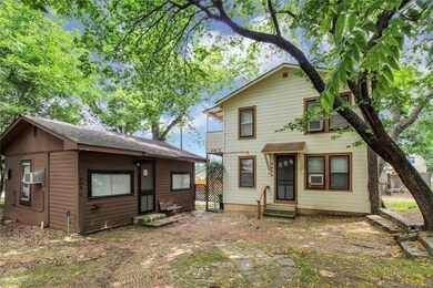 905 Duplex (Apt A & B) and C