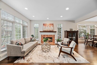 4272 Linden Tree Ln, Glenview, IL 60026 - photo 4