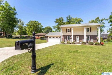 122 Nottingham Rd, Rainbow City, AL 35906 - photo 2