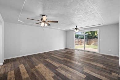 881 Westrop Dr, Central Point, OR 97502 - photo 3