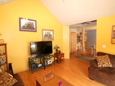 1285 S Sycamore St, Canby, OR 97013 - photo 5