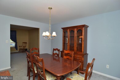 415 Merion Dr, Reading, PA 19608 - photo 4