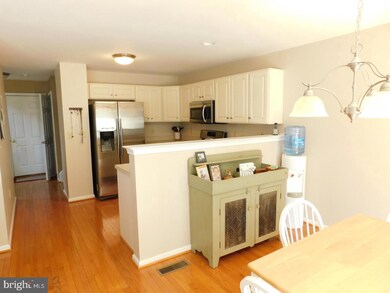 276 Hampshire Dr, Sellersville, PA 18960 - photo 5