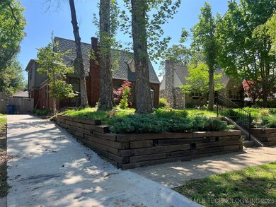 Newly poured driveway and roof is 4 yo.