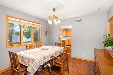 graphicbee09-1426-16thSt-Boone