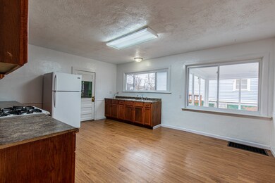 213 N 1st St, Princeton, IL 61356 - photo 3