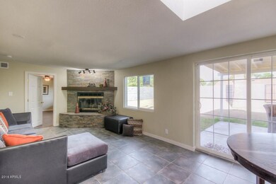 Family Room (1)-SMALL