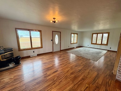 W10349 Valley View Rd, Shawano, WI 54166 - photo 5