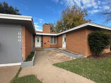 666 E North 16th St unit B, Abilene, TX 79601 - photo 2